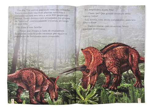 Livro Ilustrado com miniatura - Triceratops, De Sachin Gupta. Editora Bombom Books, Capa Mole, Edição 1 Em Português
