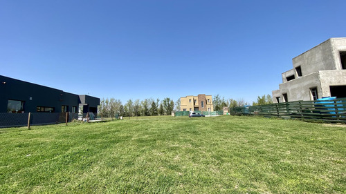 Lote De 900 M2, A La Laguna, En Naudir Aguas Privadas A La Venta -