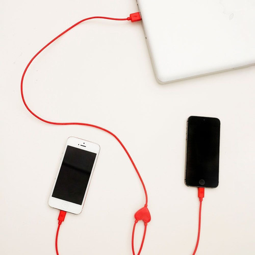 Cable Doble Para Cargar Celular Con Corazón Para Compartir Color Rojo