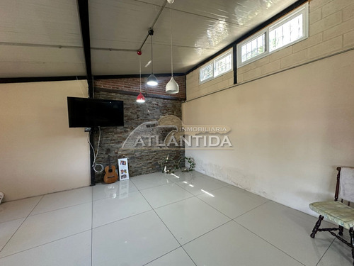 Venta En Atlántida, A 3 Cuadras De Av Artigas, Casa Principal, Barbacoa, Apto Al Fondo Y Piscina Climatizada. Inm Atlántida.
