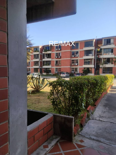 Venta De Apartamneto En Conjunto Residencial Jardines De Castillejo, Guatire