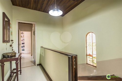 Imagem 10 de 30 de Vende Maravilhosa Casa, Três Quartos, Suíte, 5 Vagas De Garagem E Churrasqueira. - Reo617332