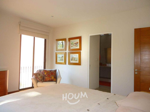 Casa En Jacarandas, Querétaro Con 3 Recámaras, 392 M², Id: 155560