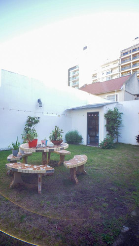 Chalet Estilo Inglés De 3 Dorm. Banfield Este.