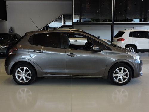 Peugeot 208 Allure 1.5 2013