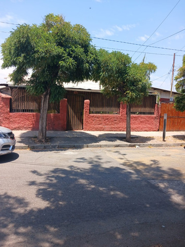 Acogedora Casa De Esquina En Venta , Puente Alto
