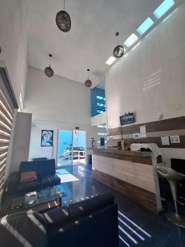Hotel En Venta En El Puerto De Progreso Yucatan, A 350 Metros Del Mar, Funcionand