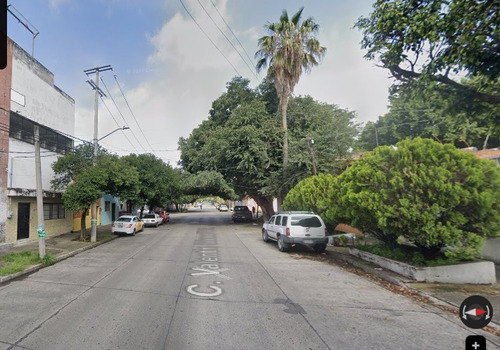 Bodega Ubicada En Colonia Hernández Ramos, Guadalajara Jalisco. Con 235m2. A Unos Minutos De Plaza De La Bandera.