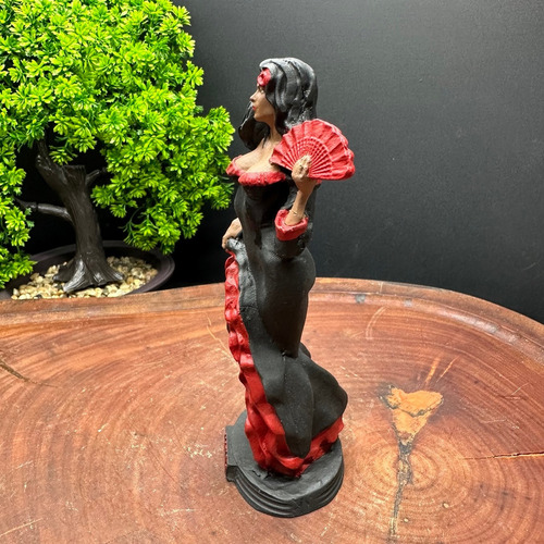 Imagem Pomba Gira (p) Realista 15 Cm - Umbanda Candomblé Cor Preto