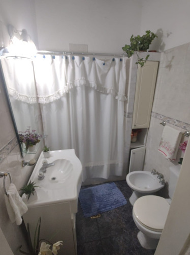 Oportunidad - Venta Casa 3 Ambientes Con Patio Y Cochera Grande - 190 M2 - Parrilla Y Quincho - Listo Para Mudarte- Villa Dominico, Avellaneda, Buenos Aires.