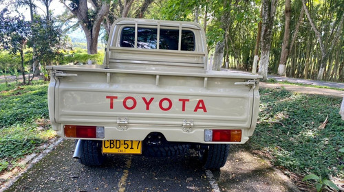 Toyota Land Cruiser Fj75