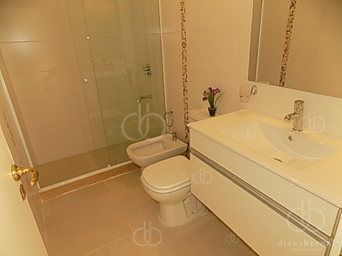 Imagen 10 de 19 de Casa De 4 Dormitorios Y Piscina Climatizada En Punta Del Este, Playa Mansa.