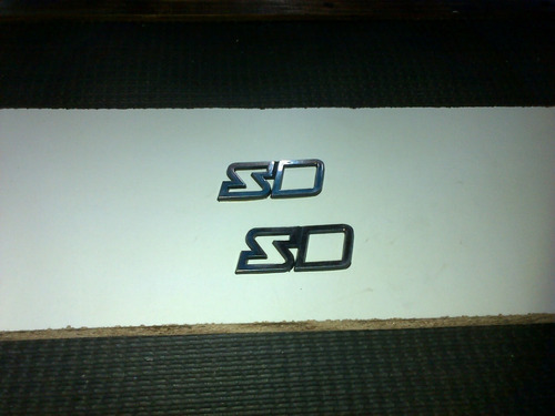 Insignia Sd Cromada De Baul Vw Polo 96/2000