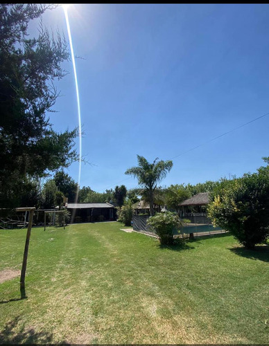 Casa En Venta - 2 Dormitorios 1 Baño - Cochera - 1.750mts2 - Coronel Brandsen