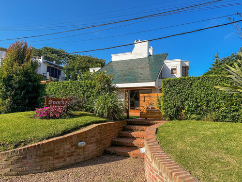 Casa En Venta Rincón Del Indio A Metros De La Playa.