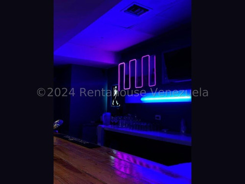 María Valera Te Ofrece A Ti, Inversionista, Gran Oportunidad Venta De Negocio En El Este De Barquisimeto. Alto Tráfico Vehicular Y Peatonal, Amplio Salón Comedor, Estilo Moderno, Ideal Para Disfrutar.