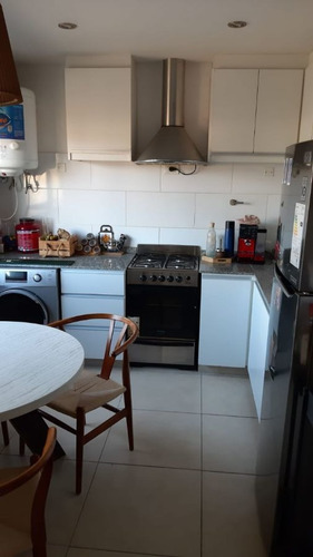 Imagen 4 de 6 de Departamento Tipo Duplex Con Escalera De 2 Ambientes En Versalles