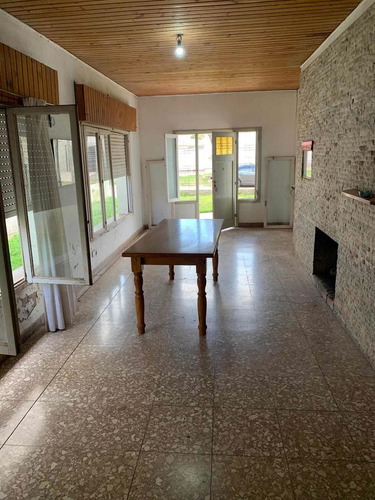 Casa En Venta - 2 Dormitorios 1 Baño 1 Cochera - 130mts2 - Mechita