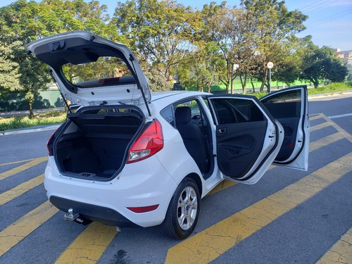 Imagem 5 de 18 de Ford New Fiesta Hatch Se 1.6 Flex 2015