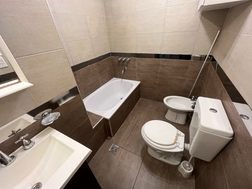 Hermoso Ph 2 Amb. En Duplex Al Frente Con 2 Balcones