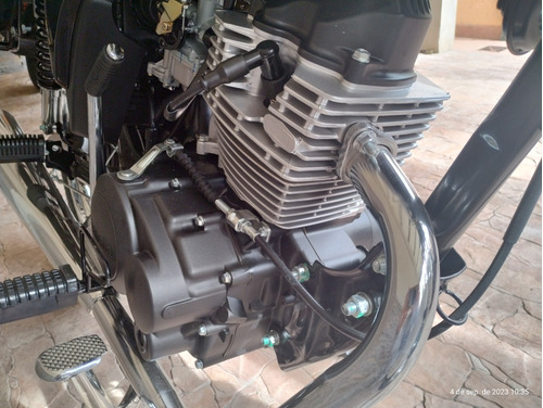 Imagen 13 de 21 de Zanella Rx 150 Z7 Pocos Kms Leer Con Porta Alforjas Y Alforj