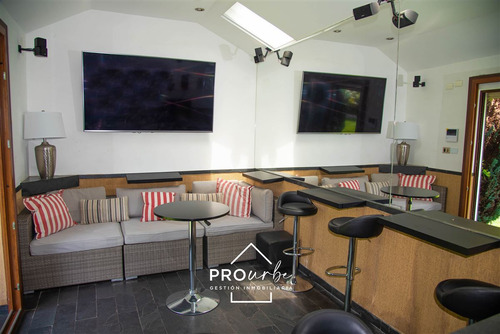Casa En Arriendo De 5 Dorm. En Las Condes