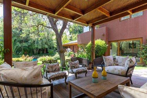 Casa En Venta De 4 Dorm. En Las Condes