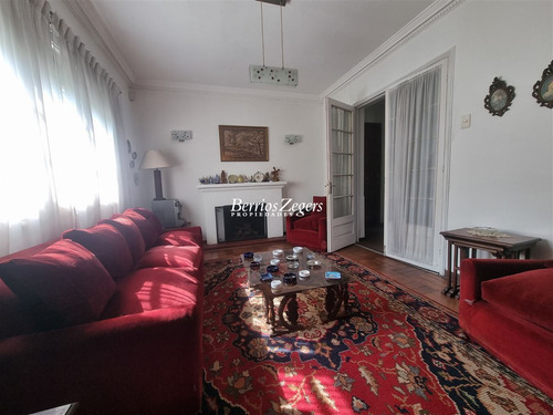 Casa En Venta De 3 Dorm. En Ñuñoa