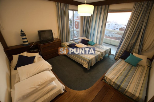 Imagen 19 de 24 de Apartamento En Playa Mansa 3 Dormitorios Alquiler