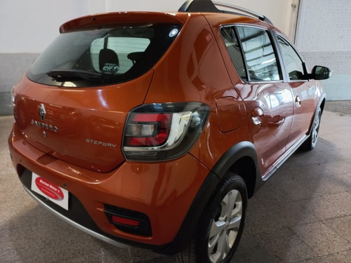 Imagen 3 de 9 de Renault Sandero Stepway 2015 1.6 Privilege Nav 105cv