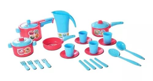 Antigo jogo de panelinha e utensílios de cozinha infant