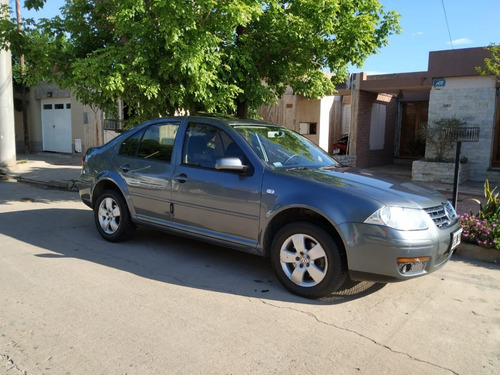 Bora Trendline 2.0 - Año 2010 - 105.000km