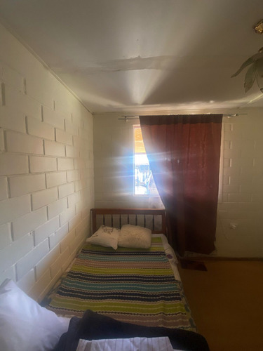 Casa Con Estacionamiento En Cauquenes, Maule