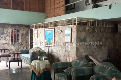 Posada Cumana, Mariguitar Vendo.