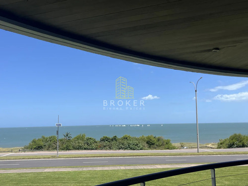 Venta Apartamento Primera Linea Mansa Frente Al Mar Con Parrillero Propio. Punta Del Este Uruguay