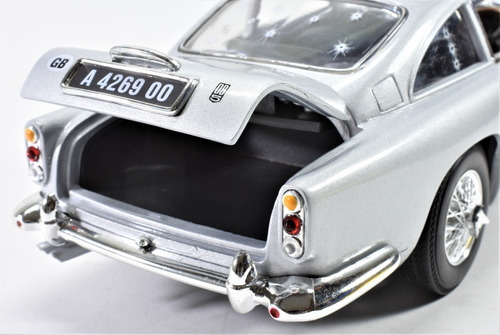 Aston Martin Db5 James Bond 007 Escala 1:18 Autoworld Color Plateado