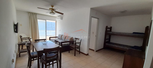 Imagen 2 de 9 de Apartamento En Venta Anual De 1 Dormitorio Y Medio Con Cochera En Peninsula - Punta Del Este