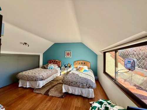 Amoblada En Condominio // 5 Dorm + 5 Baños / Piscina