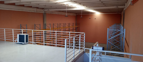 Excelente Bodega Con Racks Y Bajos Gastos Comunes