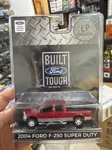 Motormax 1/64 2004 Ford F-250 Super Duty Lp Diecast Garage E Color Bordó