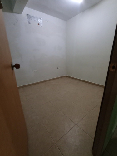 Imagen 6 de 14 de En Venta Centro Medico En Valencia, Cerca Del Hospital Central De Valencia