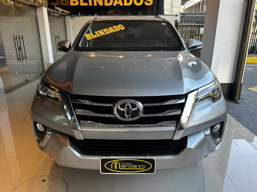 Toyota Hilux SW4 2.8 SRX 4X4 7 LUGARES 16V TURBO INTERCOOLER DIESEL 4P AUTOMÁTICO