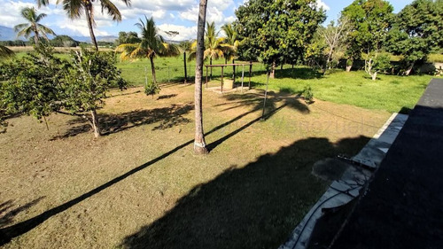 Hermosa Parcela En Venta, Con 2.7 Hectareas De Terreno, Que Cuenta Con Amplia Casa De Dos Pisos Que Cuenta Con 5 Cuartos, 2 Banos, Sala, Comedor Y Cocina, Amplios Corredores Techados