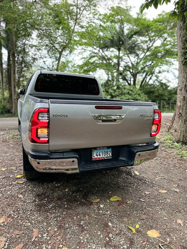 Toyota  Hilux  Americana