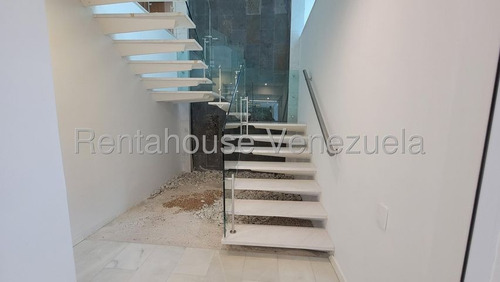 Apartamento ( 2 Niveles/ Amoblado/ Remodelado) Venta La Castellana Mls-25-16876