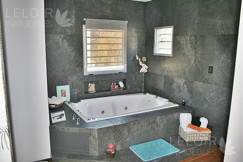 Casa En Venta 2 Amb En Parque Leloir
