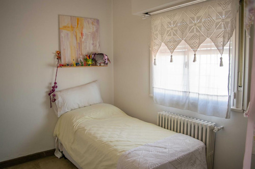 Casa De 4 Ambientes Con Cocheras En Venta En La Lucila