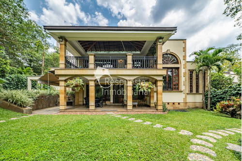 Vendo Hermosa Casa En El Poblado - Como Vivir En Una Finca.  