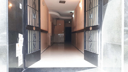 Imagen 2 de 16 de Venta Oficina Deposito Zona Comercial Balvanera