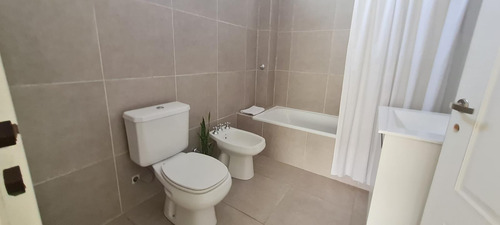 Ph Al Frente De 3 Ambientes Con Jardín, Cochera Y Posibilidad De 4º Dormitorio- En Venta